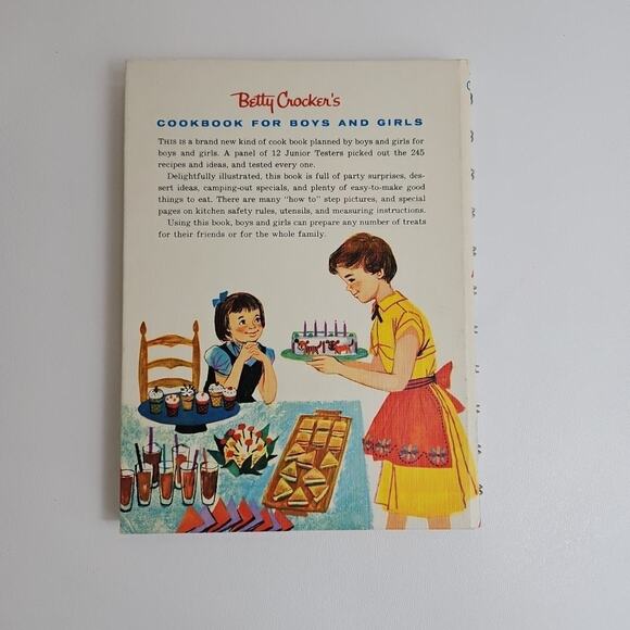Vintage "Betty Crocker's Cook Book for Boys and Girls" 1957 Golden Press - Picture 6 of 6